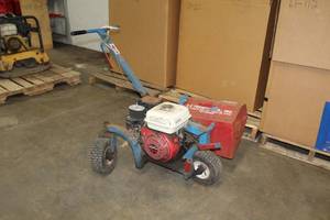 lot 23 image: Gas-Powered EZ Trencher with Honda GX120 Engine