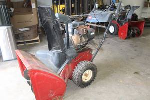 lot 11 image: Toro Power Max Heavy Duty 726 OE 26 Snowblower
