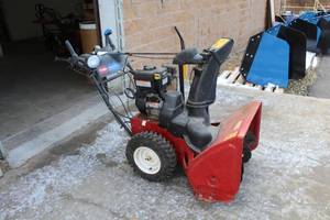 lot 10 image: Toro Power Max Heavy Duty 826 OXE 26 Snowblower