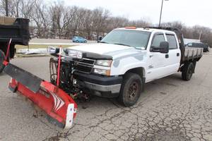 lot 6 image: 2006 Chevrolet Silverado 3500 4-Door Crew Cab Plow Truck with Western Snowplow and Stake Bed Dump Box