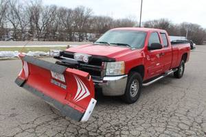 lot 7 image: 2008 Chevrolet 2500HD Silverado 4-Door Extended Cab Work Truck with Western Snowplow