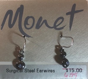 lot 5 image: Monet Earrings