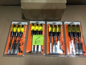 lot 6 image: Professional Wood Chisel Set (3-Piece) by Buck Bros. &nbspin good condition 