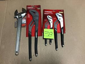 lot 38 image: Groove Joint Pliers Set (2-Piece) by Husky &nbspin good condition 