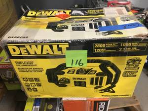 lot 116 image: 2800 Peak Amp Jump Starter 1000-Watt Power Inverter with Digital Compressor in working conditions missing jumper cable