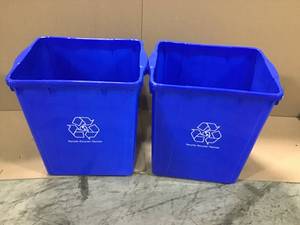22 gallon Curbside Recycle Bin Blue 2 pk in good condition