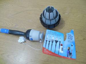 lot 27 image: Universal Bulb Changer with 11 ft. Pole