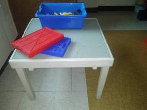 Lego Table and Legos � Excellent