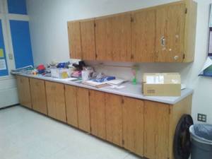 Base and Upper Oak Cabinets � Excellent.