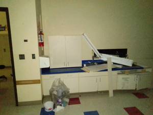 Base cabinets & upper, 2 sinks, lights (
