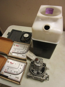 lot 206 image: MARK II MANOMETERS, MARSHALLTOWN PRESSURE GAUGE, BUCHER HYDRAULICS PUMP COMPONENT