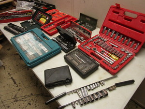 lot 213 image: ASSRTD. SOCKET SETS, CRAFTSMAN, MASTER MECHANIC, BLACK & DECKER-BRAND, MORE, WRENCHES, MORE