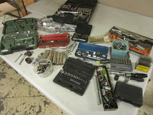 lot 224 image: ASSRTD. SOCKETS, SOCKET WRENCHES, TAP AND DIE, MORE