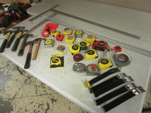 lot 226 image: MEASURING TAPES, STANLEY WONDER BARS, T-SQUARES