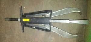 Gear and Bearing Puller.
