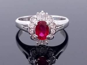 lot 19 image: Exquisites Rich Red Ruby & Diamond Platinum Estate Ring $4825 Retal