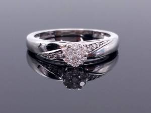 lot 51 image: Beautiful Ladies Diamond Cluster Estate Ring in 14k White Gold $1450 Retail