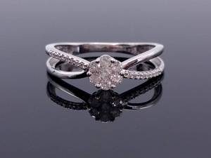 lot 77 image: 14 Carat Diamond Estate Ring