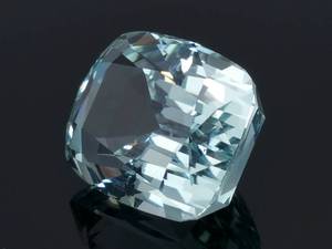 lot 22G image: 22.00 Carat Natural Aquamarine $22,000 Retail