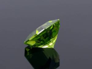 lot 30G image: High Quality, Fine 4.10 Carat Natural Green Peridot