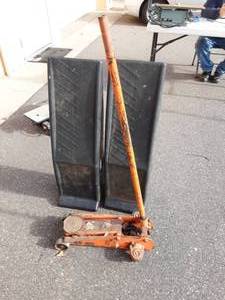 Floor Jack & 2-Car Ramps