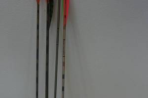 lot 131 image: Lot of 5 Arrows In Assorted Sizes