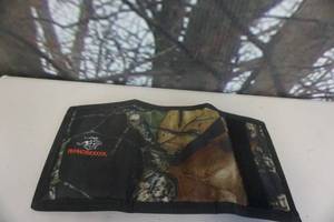 lot 186 image: Winchester Camo WalletBill Fold