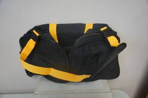 lot 243 image: TYR Brand Exercise Workout Duffle Bag