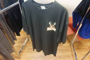 lot 260 image: Buck Wear Deer Hunting Themed T-Shirt Size Extra Large