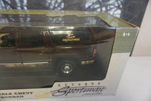 lot 284 image: Team Real Tree Camo Themed Chevy Suburban 118 Scale Model Car