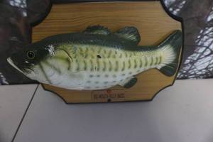 lot 321 image: Big Mouth Billy Bass Singing Bass Mount