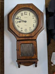 lot 116 image: Vintage Linden Chime Wall Clock