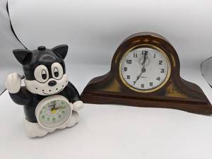 lot 123 image: Quirky Clock Lot