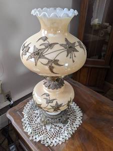 lot 132 image: Carl Falkerstein Mid Century Opalescent Lamp