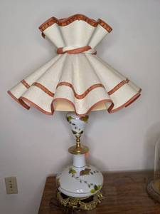 lot 133 image: Painted Milk Glass and Brass Table Lamp