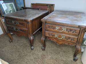lot 135 image: Pair of Matching Vintage Hammary Side Tables