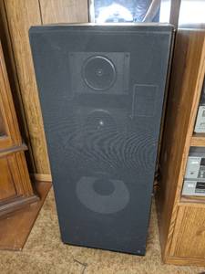 lot 63 image: 2 MCS 683-8275 Floor Speakers w 12 woofers