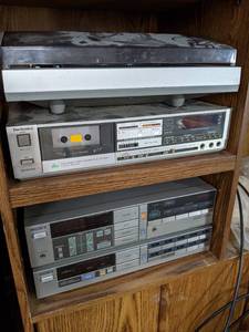 lot 64 image: 4 Piece Stereo Set