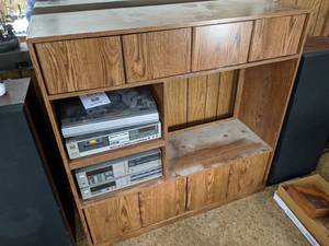 lot 65 image: Entertainment Center