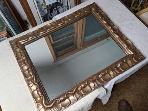 lot 85 image: Elegant Gold Mirror