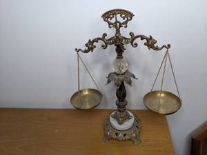 lot 12 image: Weigh Your Decisions with a Scale