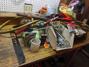 lot 259 image: Lot of Assorted Garage Items