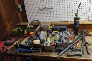 lot 260 image: Large Lot of Assorted Tools and Garage Items
