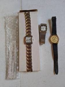 lot 21 image: Lot of (3) Watches