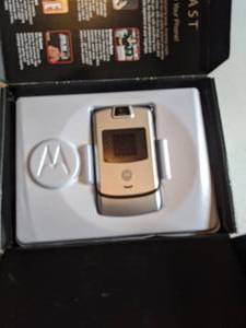 lot 32 image: Motorazr V3m V Cast Music Phone