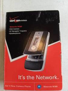 lot 33 image: Motorola W385 Flip Phone