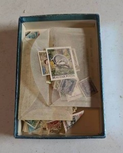 lot 35 image: Small Collection of Vintage Stamps