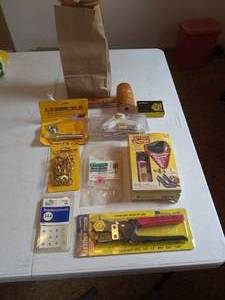lot 40 image: Assorted Household Hardware & Accessories