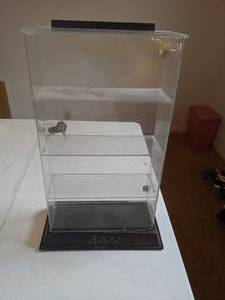 lot 41 image: Zippo Display Case with Keys