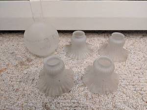 lot 184 image: (5) Frosted Glass Light Shades